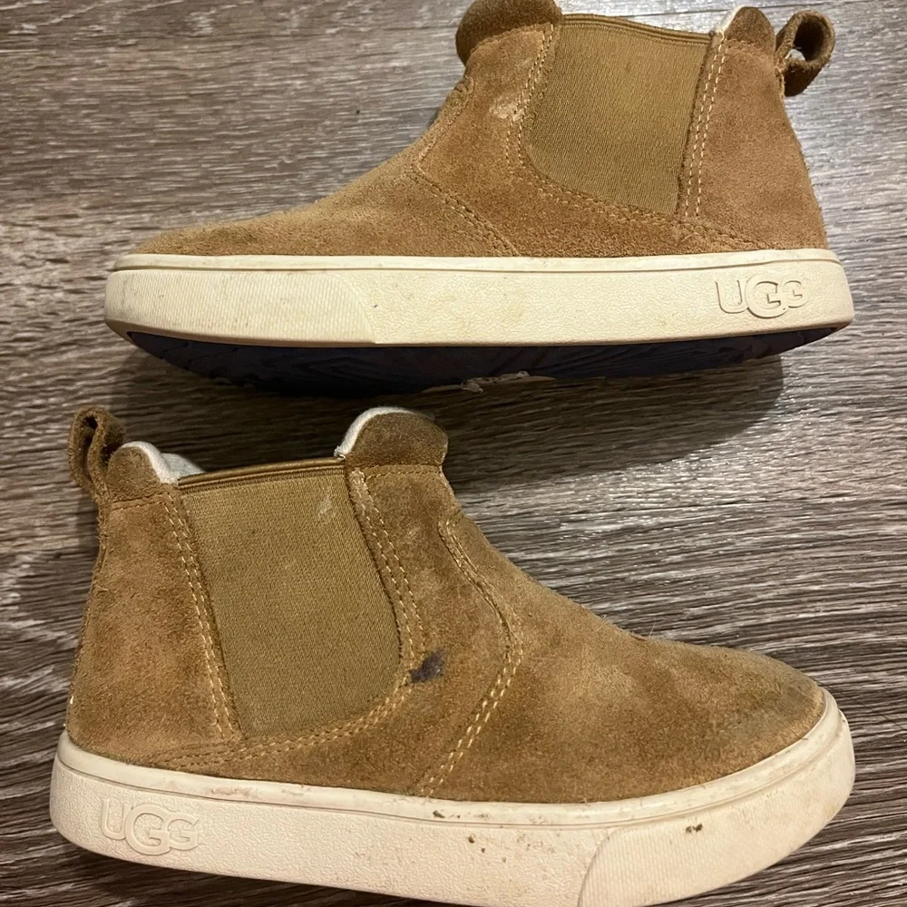 UGG Kids Tan Hamden II Suede Chelsea Boots size 10T